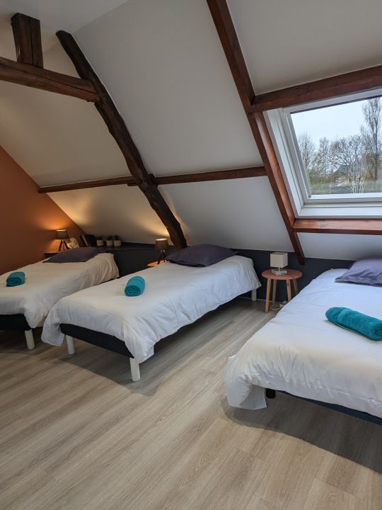 possibilité de faire 3 lits simples ou un lit double + un lit simple possibilité de faire 3 lits simples ou un lit double + un lit simple
