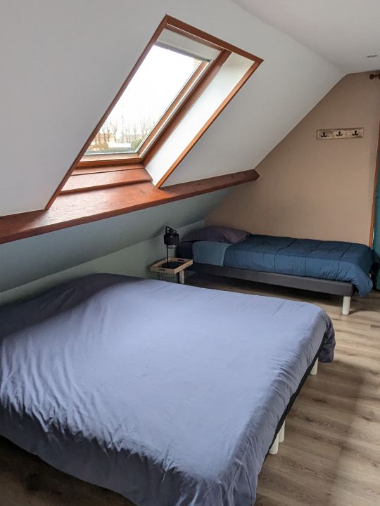 chambre 3 personnes : version 1 lit double + 1 lit simple chambre 3 personnes : version 1 lit double + 1 lit simple